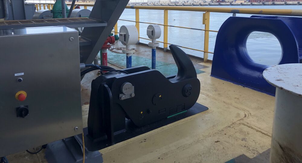 Quick Release Mooring Hook on DP Vessel