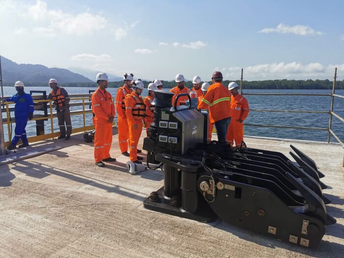 Quick Release Mooring Hooks LNG terminal Santos