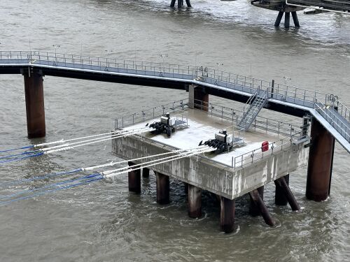 Straatman Mooring equipment for LNG Terminals