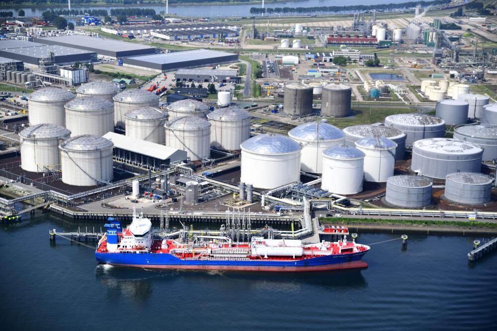 Ship-to-Shore Link Straatman
