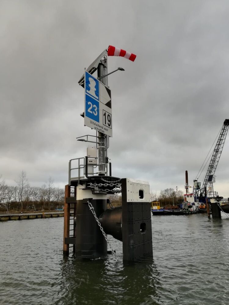 Solar power system for work light lock Terneuzen
