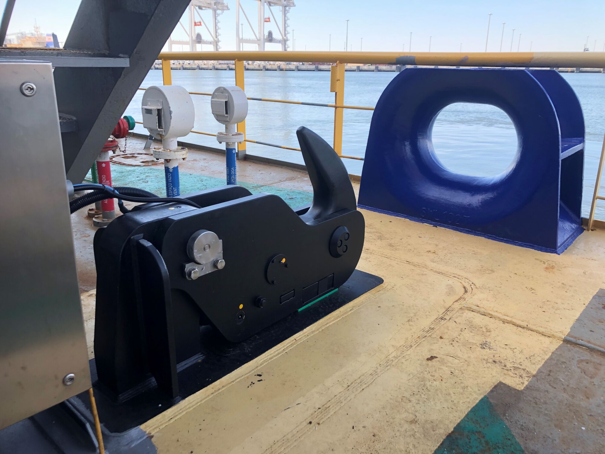 Quick release mooring hook