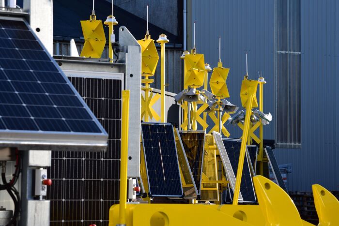 Solar powered Quick release hooks for mooring buoy