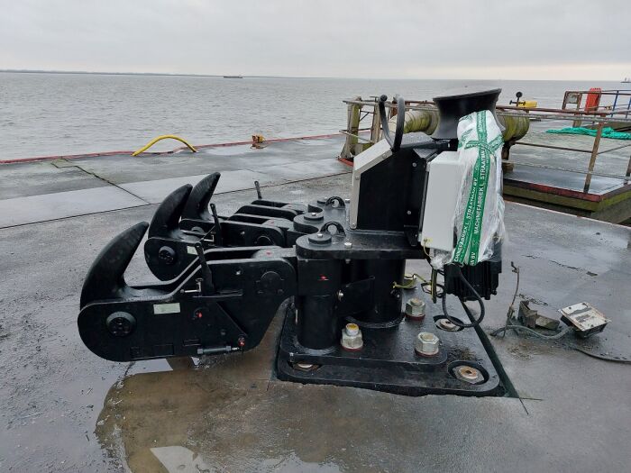 Quick release mooring hooks Brunsbuttel